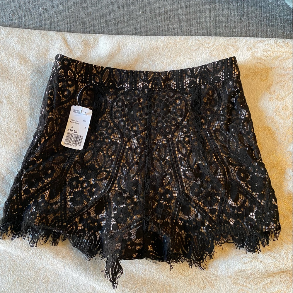 Forever‎ 21 Lace Shorts - Picture 3 of 5